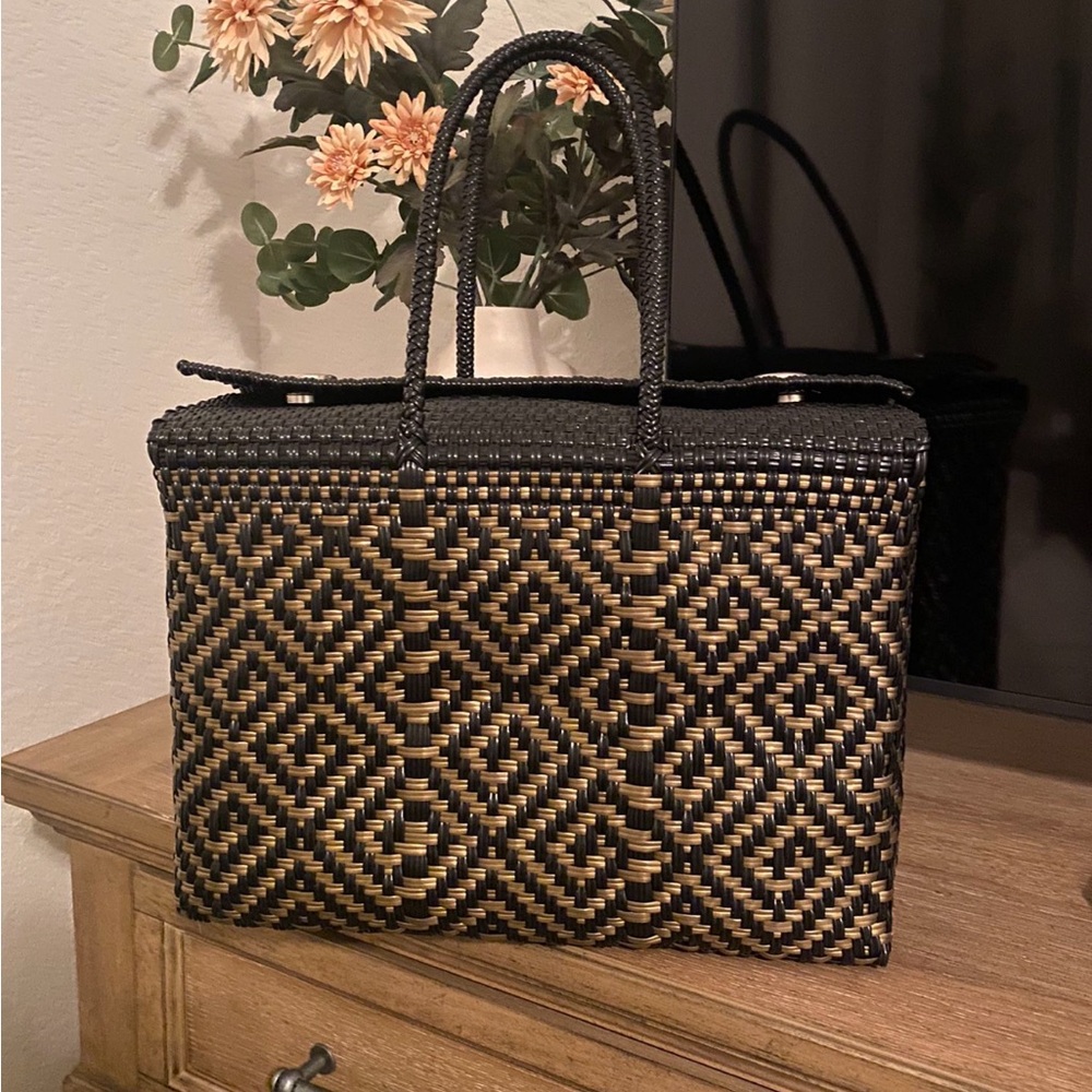 Artisan woven handbag hand made in Mexico